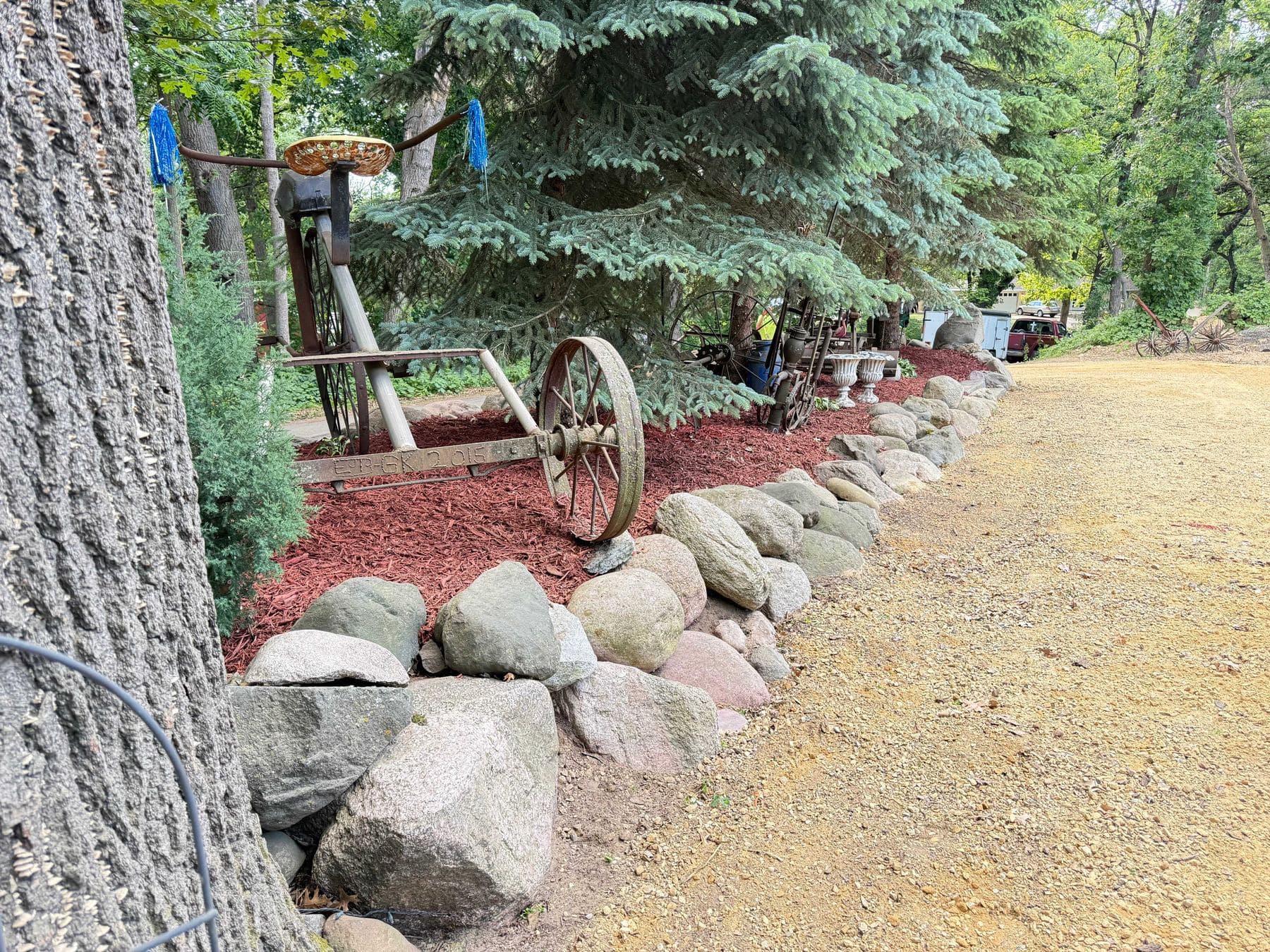 Finished mulch and rock landscape bed by Schreed Outdoor Services